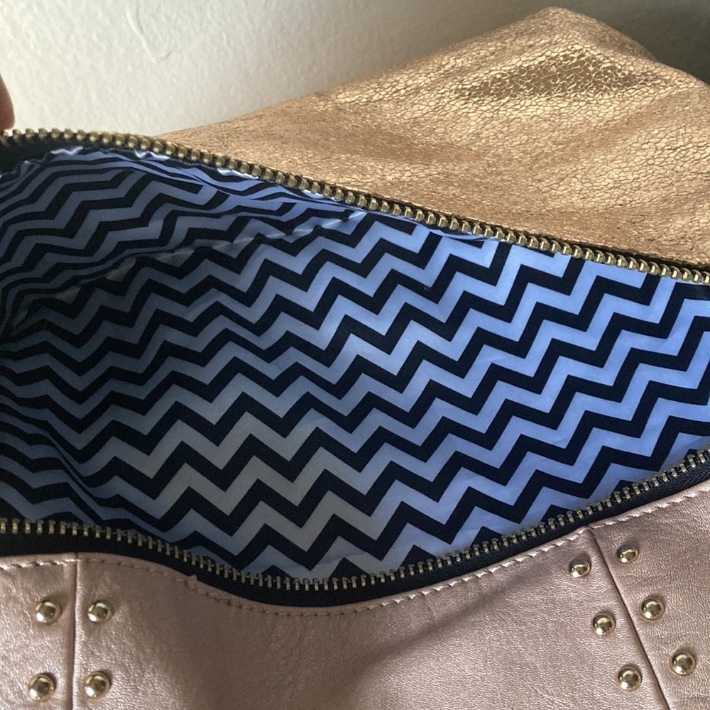 ROSE GOLD ROUND STUD SATCHEL - Picture 7 of 7